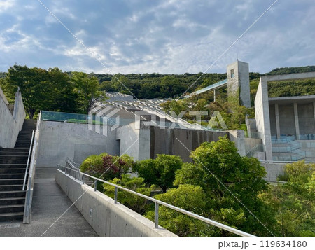 淡路島の夢舞台にある百段苑の風景 119634180