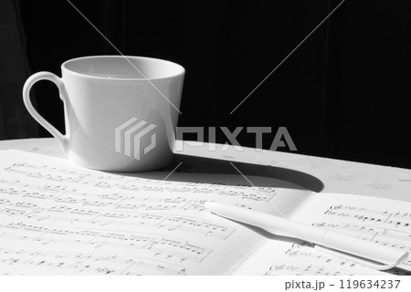 楽譜譜読みと休憩のイメージ 119634237