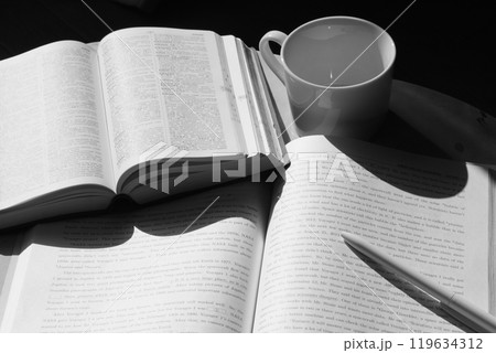 受験勉強と一服のイメージ素材 受験勉強と一服のイメージ素材 119634312