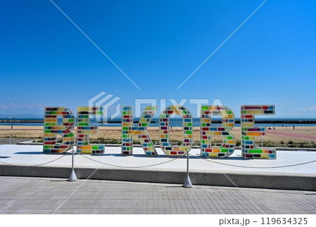 神戸市須磨海岸に設置された「BE KOBE」のモニュメント 神戸市須磨海岸に設置された「BE KOBE」のモニュメント 119634325