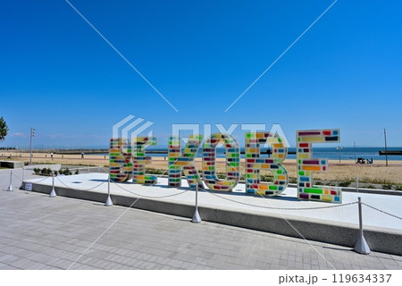 神戸市須磨海岸に設置された「BE KOBE」のモニュメント 神戸市須磨海岸に設置された「BE KOBE」のモニュメント 119634337