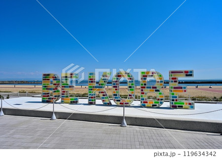 神戸市須磨海岸に設置された「BE KOBE」のモニュメント 119634342