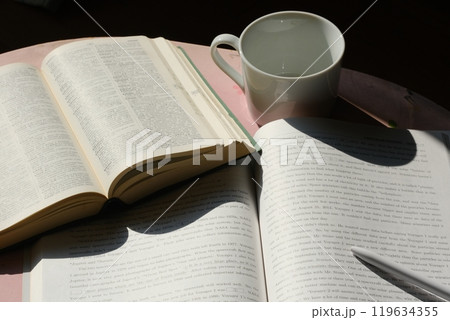 受験勉強と一服のイメージ素材 受験勉強と一服のイメージ素材 119634355