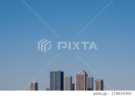 青空のタワーマンション群 119634365