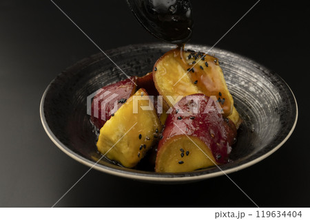 大学芋 たれを絡めた大学芋 119634404