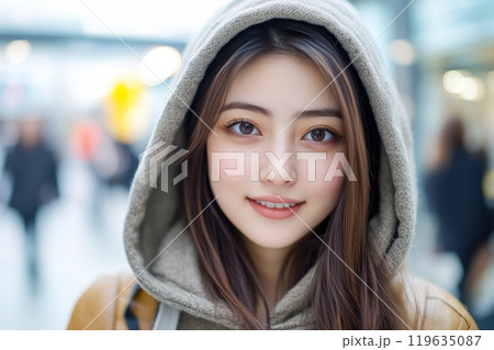 パーカースタイルの美人女性「AI生成画像」 119635087