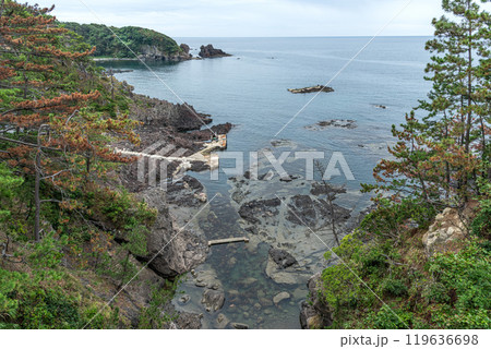 石川県 能登金剛 「幸せのがんもん橋」からの眺め 119636698