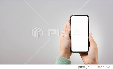 フレーム　スマートフォン　スマホ　手　女性　モックアップ 119636998
