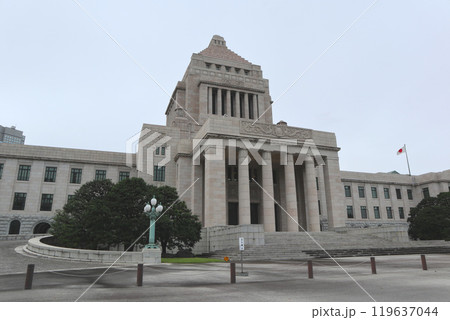 斜めから見た国会議事堂 斜めから見た国会議事堂 119637044
