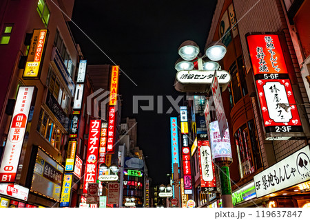 渋谷センター街の夜景 ※エディトリアル向け(2024年10月25日撮影) 渋谷センター街の夜景 ※エディトリアル向け(2024年10月25日撮影) 119637847