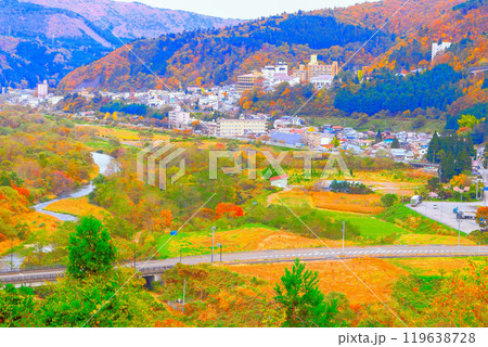 鮮やかな紅葉の鳴子温泉 鮮やかな紅葉の鳴子温泉 119638728