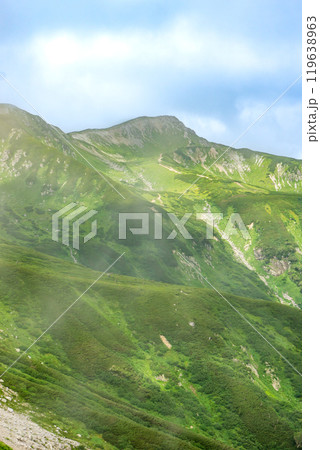 樅沢岳から見る三俣蓮華岳 北アルプスの双六岳の登山 樅沢岳から見る三俣蓮華岳 北アルプスの双六岳の登山 119638963