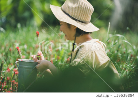 ストロベリーキャンドルのお花摘み 119639884