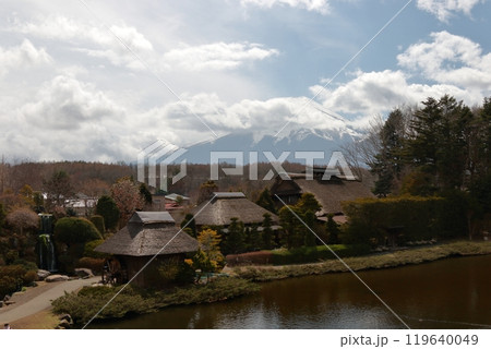 山梨県忍野八海 119640049