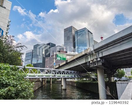 東京都市風景　日本橋川・錦橋から見た大手町のビル街と首都高速道路 119640392
