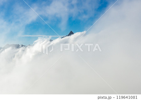 雲海と槍ヶ岳 北アルプスの黒部五郎岳の登山 雲海と槍ヶ岳 北アルプスの黒部五郎岳の登山 119641081