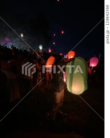 the people are fighting for the event 119642566