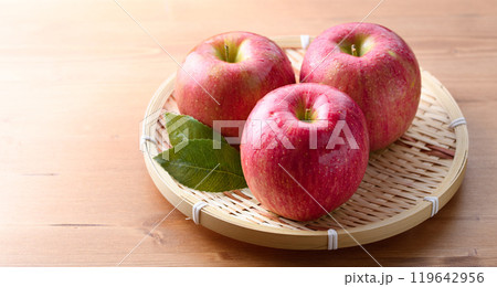 長野県産 シナノスイート （ りんご ） 119642956