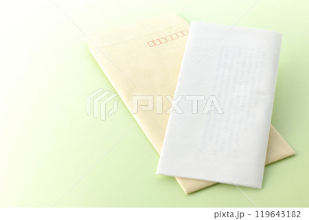 封筒と手紙 119643182