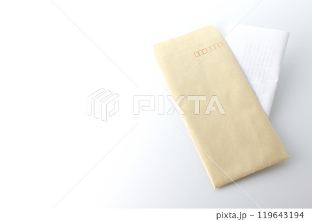 封筒と手紙 119643194