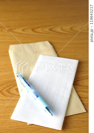封筒と手紙 119643217