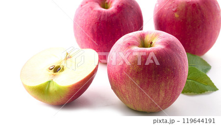 長野県産 シナノスイート ( りんご )白背景 長野県産 シナノスイート ( りんご )白背景 119644191