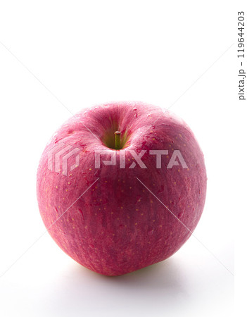 長野県産 シナノスイート （ りんご ）白背景 119644203