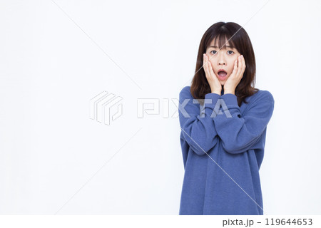 青ざめる女性 青ざめる女性 119644653