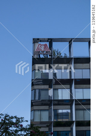 森永製菓　本社社屋のエンゼルマーク　（東京都港区芝浦一丁目） 119645162