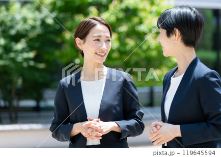 ビジネス 女性 会話 ビジネス 女性 会話 119645594