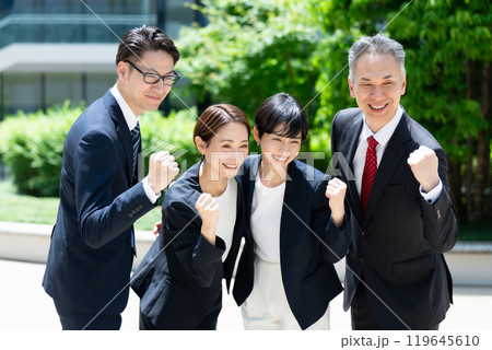 ビジネス 男女 ガッツポーズ ビジネス 男女 ガッツポーズ 119645610