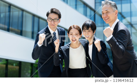 ビジネス 男女 ガッツポーズ ビジネス 男女 ガッツポーズ 119645612