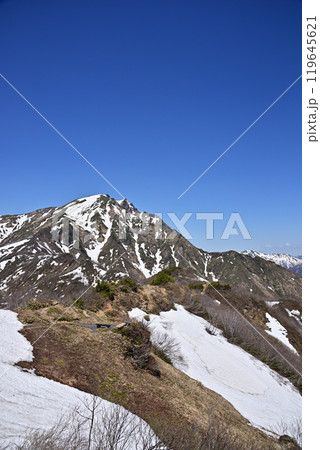 残雪の谷川岳 残雪の谷川岳 119645621