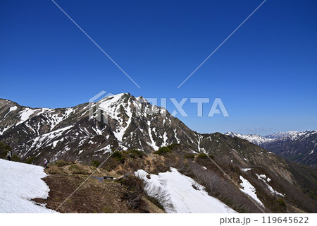 残雪の谷川岳 残雪の谷川岳 119645622