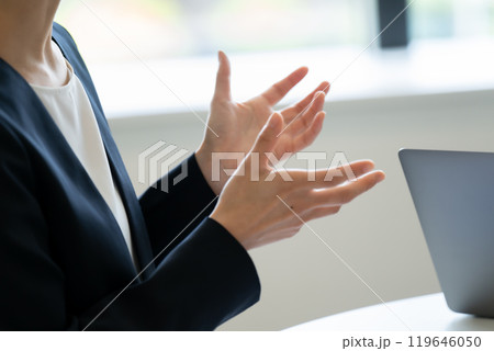ビジネス　コワーキング　手元 119646050
