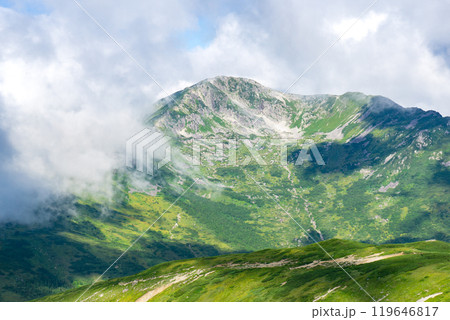 三俣蓮華岳から見る黒部五郎岳　北アルプスの黒部五郎岳の登山 119646817