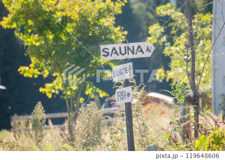サウナと書かれた看板 119648606