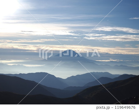 早朝、塩見岳からの富士山 早朝、塩見岳からの富士山 119649676