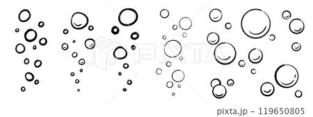 手書きの炭酸イラスト。水底から水面へ登っていく細やかな気泡。スパークリングワインの発泡。 119650805