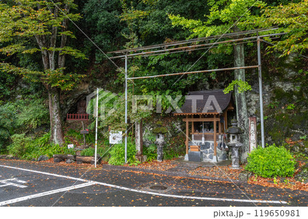 子守地蔵尊と飛騨測量水準点（岐阜県下呂市金山町） 119650981