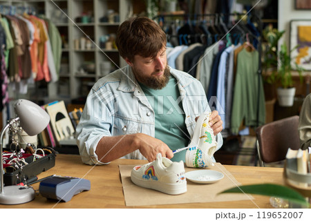 Cleaning sneakers with old toothbrush 119652007