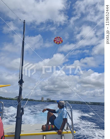 グアムのパラセイリング 119652444