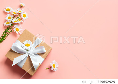 Gift box and Chamomile flowers Gift box and Chamomile flowers 119652929