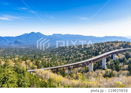 秋晴れの三国峠 松見大橋 国道273号線 北海道上士幌町 秋晴れの三国峠 松見大橋 国道273号線 北海道上士幌町 119655658