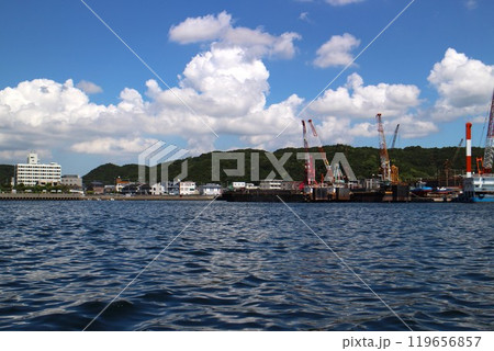 海岸沿いにある造船所 海岸沿いにある造船所 119656857