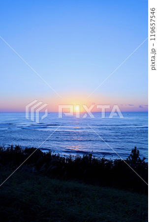 海から昇る太陽  茨城県 海から昇る太陽  茨城県 119657546