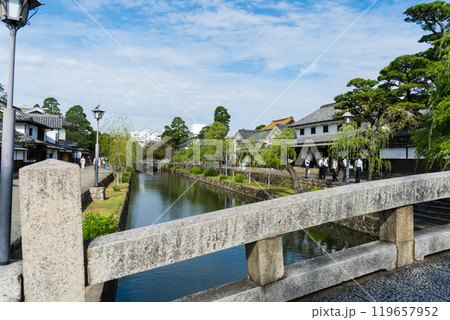 爽やかな青空と歴史的町並みが残る倉敷の美観地区|倉敷観光イメージ|岡山県倉敷市 爽やかな青空と歴史的町並みが残る倉敷の美観地区|倉敷観光イメージ|岡山県倉敷市 119657952