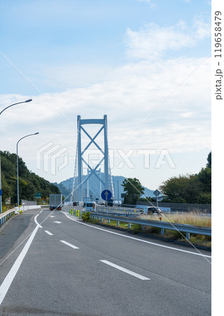晴れの青空と因島大橋|大浜PA(上り線)より撮影|しまなみ海道|広島県尾道市因島大浜町 晴れの青空と因島大橋|大浜PA(上り線)より撮影|しまなみ海道|広島県尾道市因島大浜町 119658479