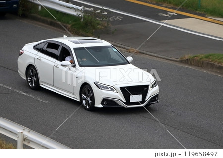 白いセダン　イメージ 119658497