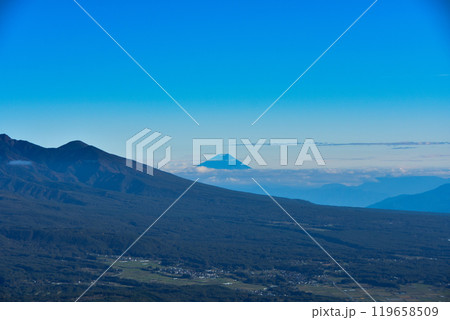 車山高原山頂から眺める八ヶ岳連峰と富士山 119658509